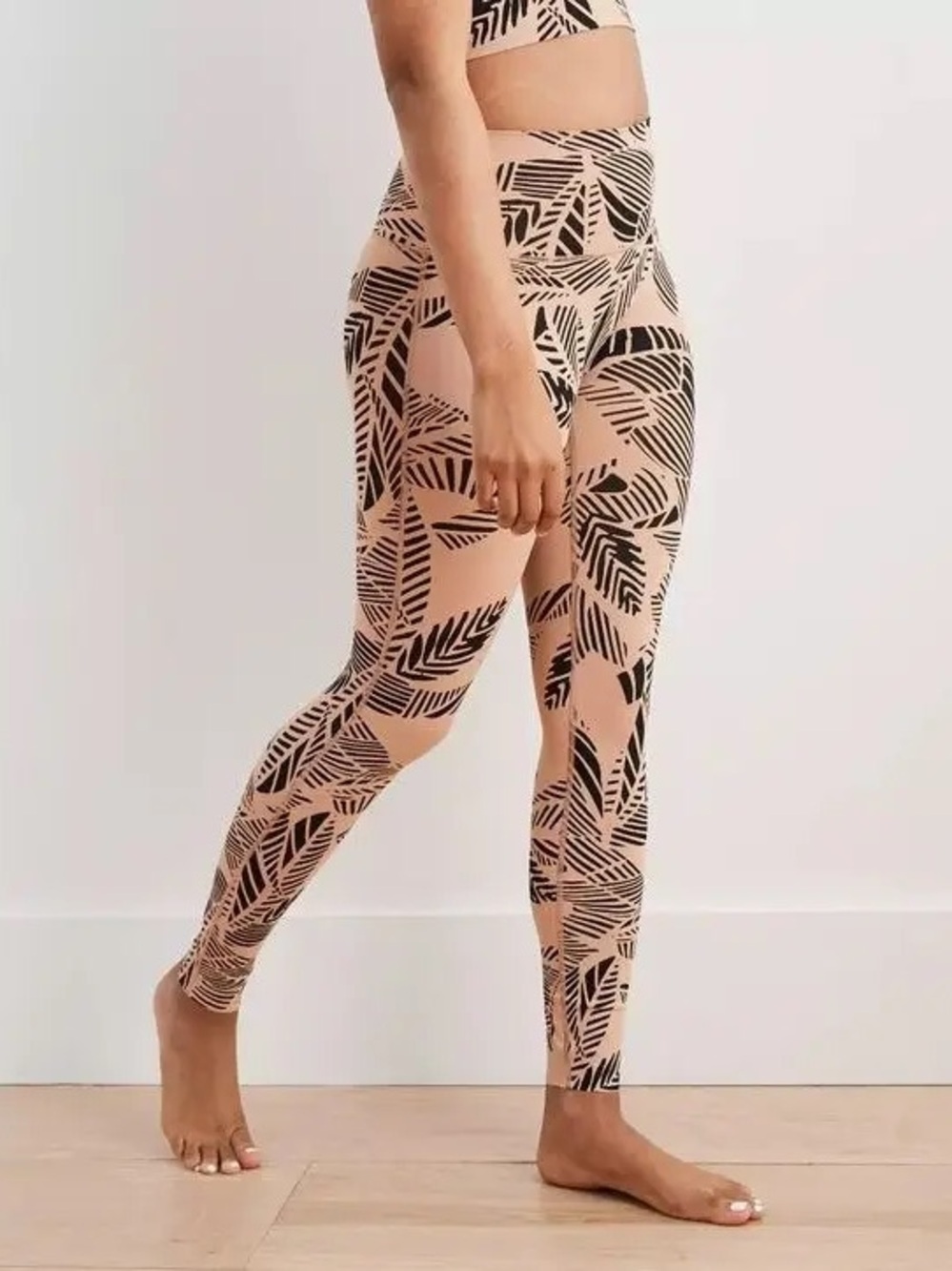 Aerie Cream & Black Leaf Print HR Leggings Size Large